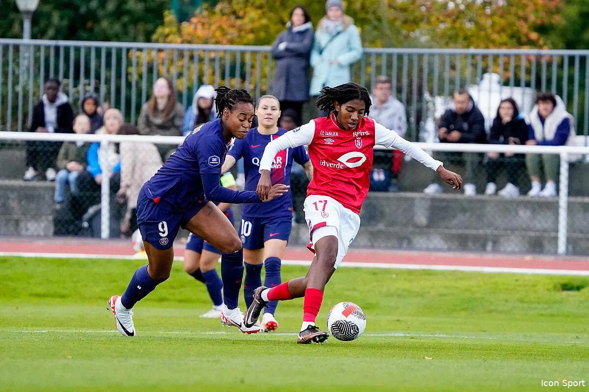 psg reims arrete des tirs de feu d artifice arrivent de l exterieur icon eds0522 366698