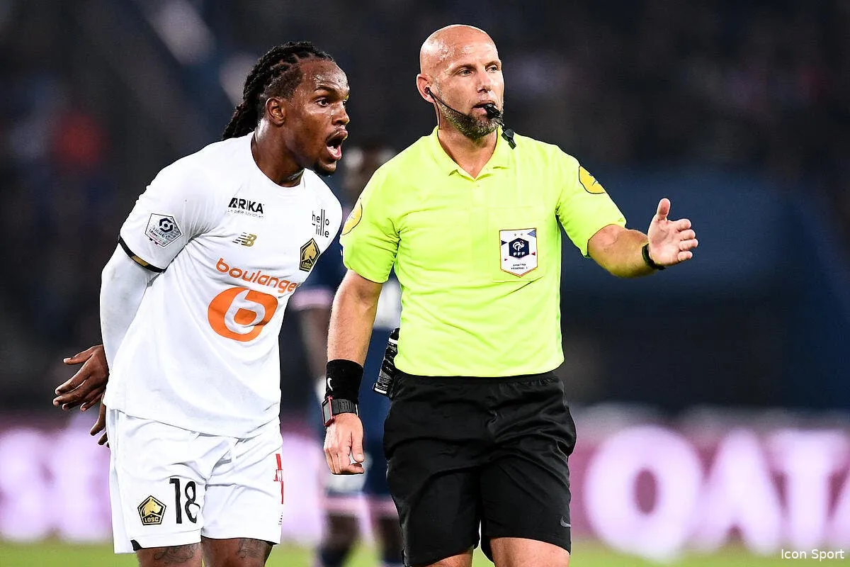 psg renato sanches redescend de l avion pour le japon icon pl5 0652 345681