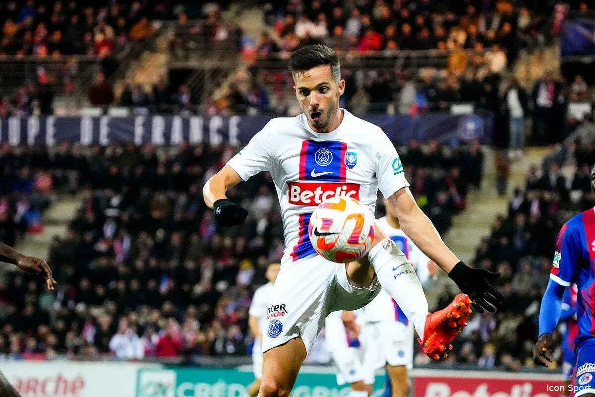 psg sarabia range son casier et va partir icon 06012023 dsc1668 355668