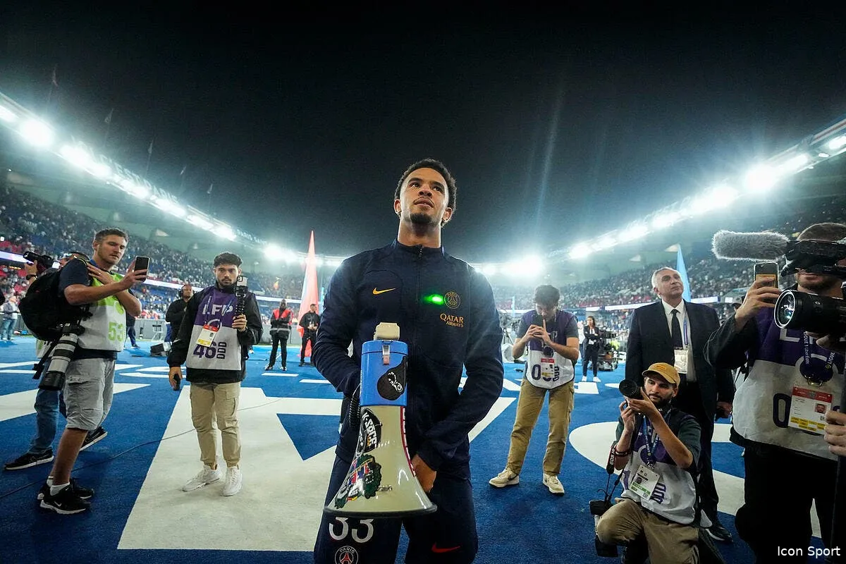 psg zaire emery envoie un message pour le prochain mercato icon 26082023 dsc5136 365041