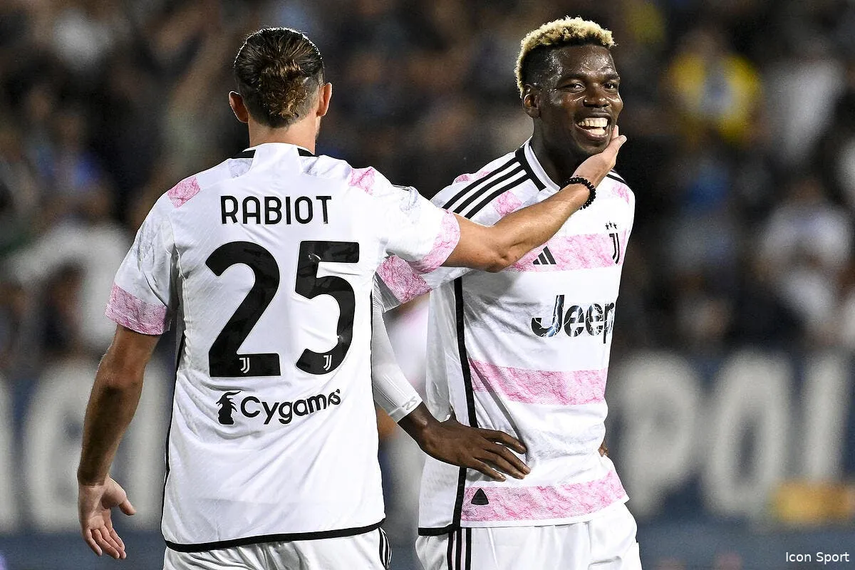 rabiot fait un gros calin au pauvre paul pogba icon sipausa 48129759 368207