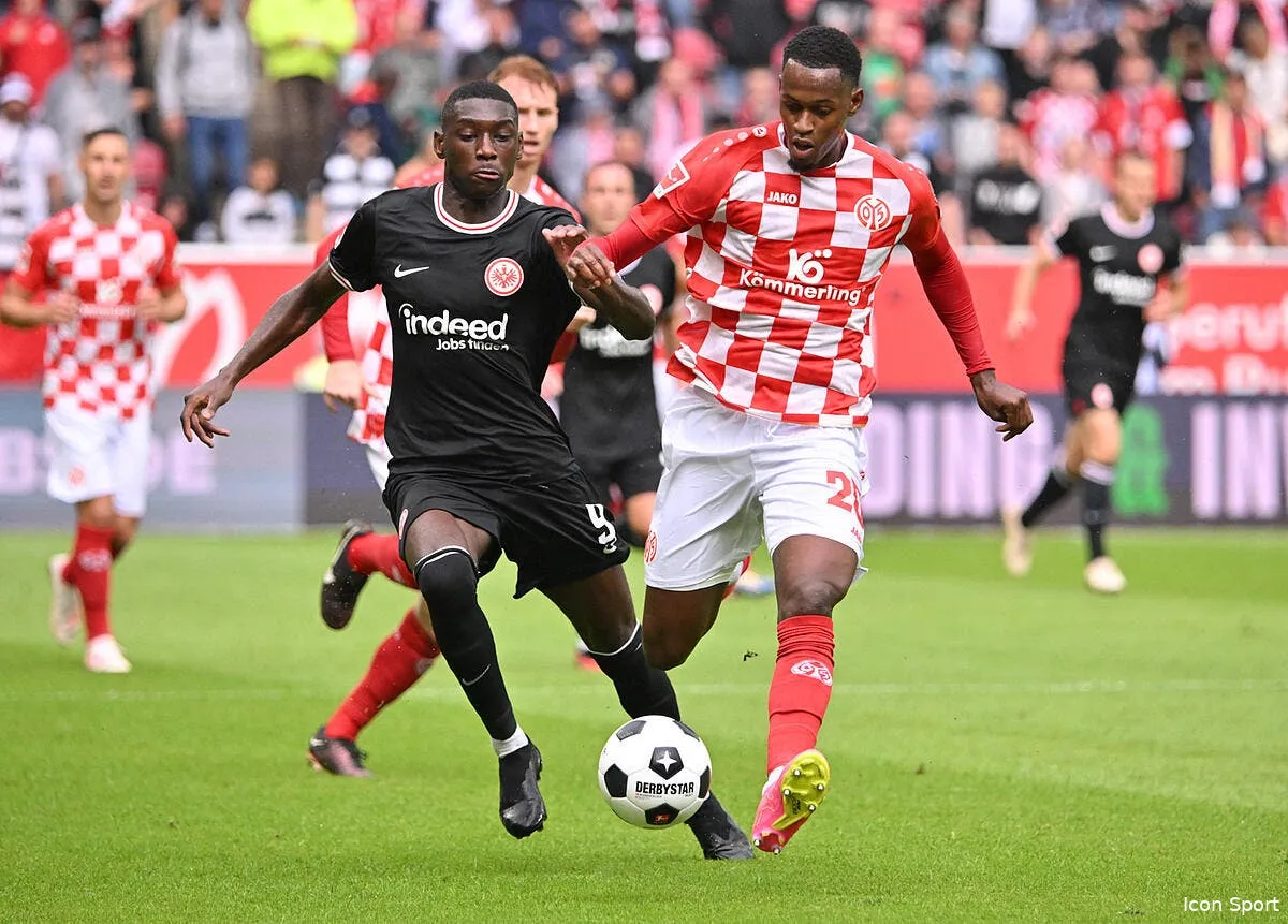 randal kolo muani le psg augmente son offre icon 230827 99 978993 dpai 364696