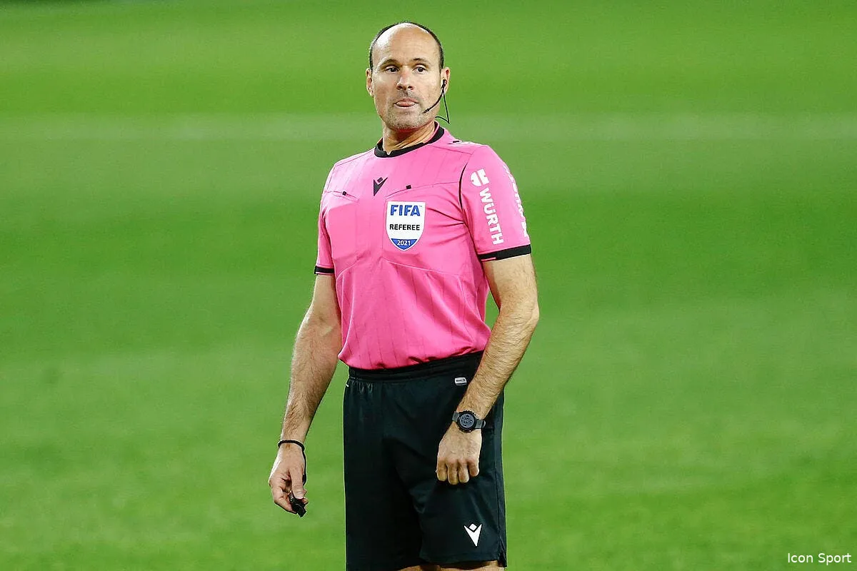 real barca la liga change l arbitre du clasico icon ap 210314 045 311183