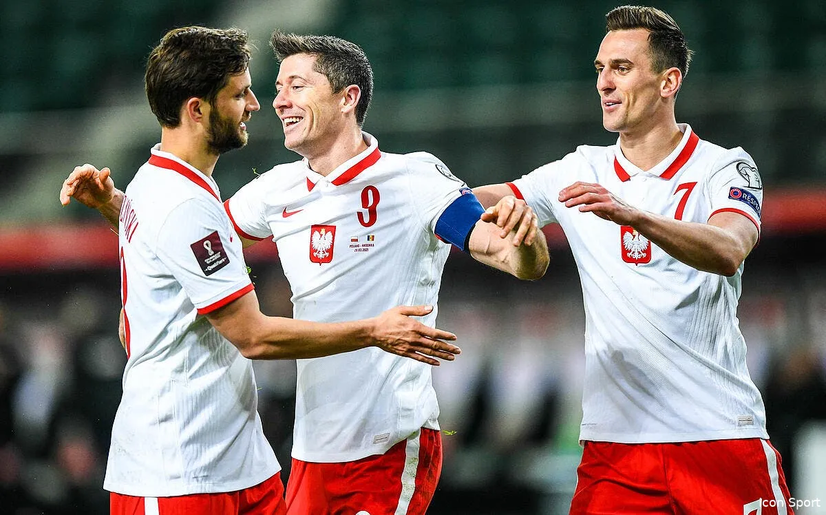 robert lewandowski a l om c est la mission de milik icon 20210328pf ro084 339093