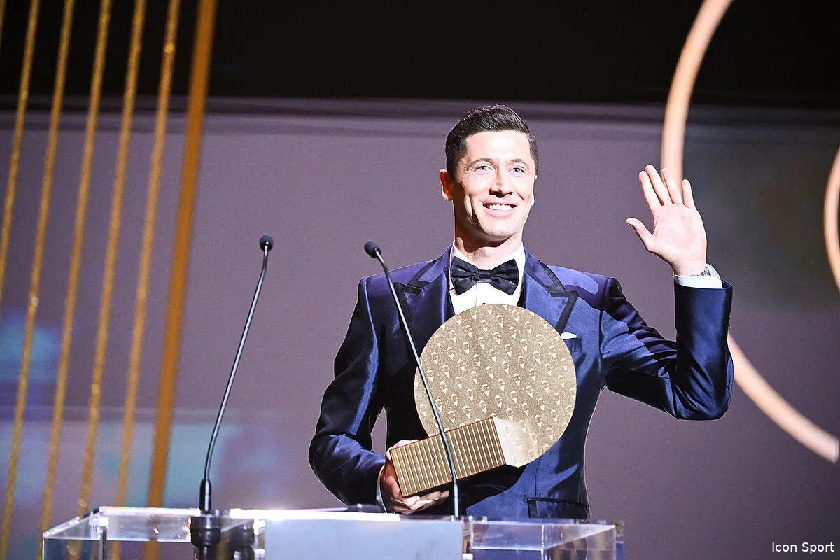 robert lewandowski remporte le prix du buteur de l annee icon 009050 0018 352490
