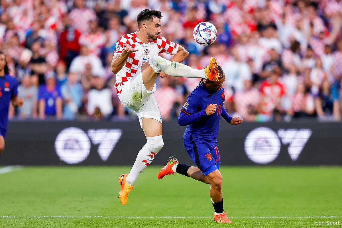 romain saiss et josip sutalo foncent vers l om icon 570 mbnes14062023 nedkro 5922 361710