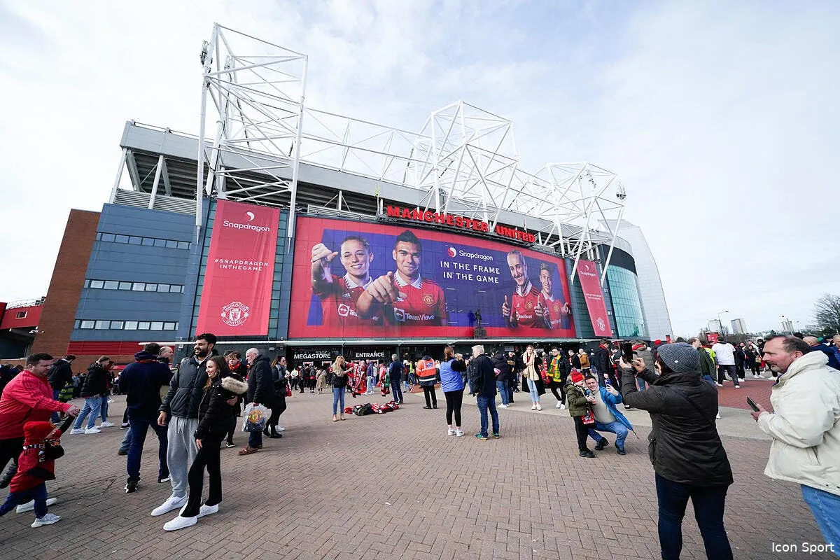 scandale a man united les supporters reclament le qatar old trafford 2 360724
