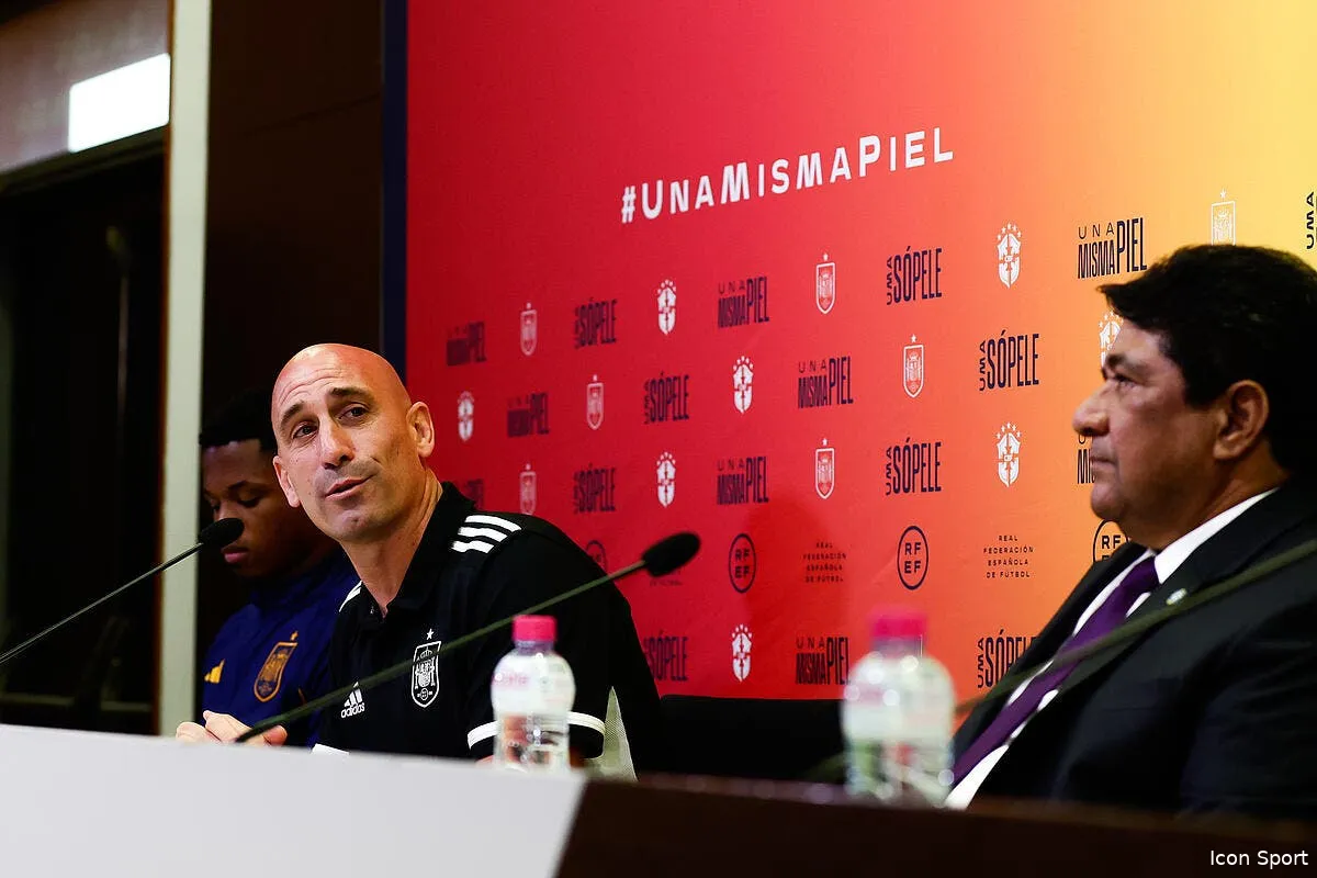 scandale en espagne le president de la federation derape avec une joueuse icon ecommercefotos ecommerce2 137350277 364385