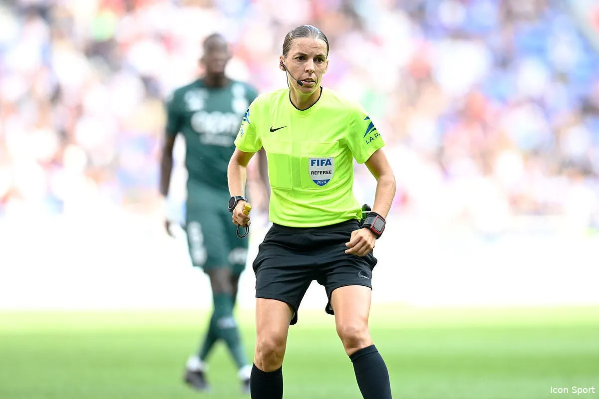 stephanie frappart dement un message poste apres ol monaco iconsport 237594 0057 380261