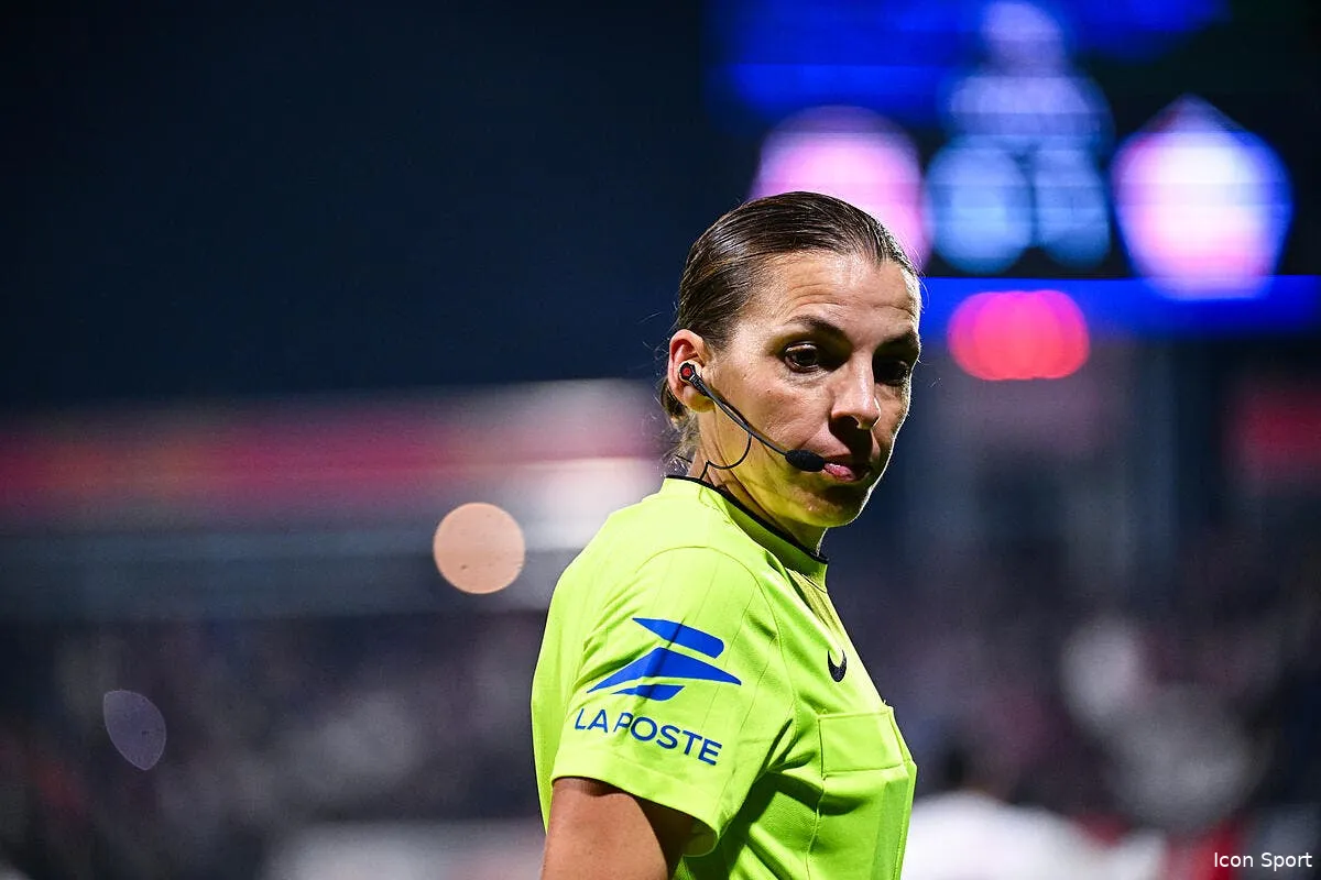 stephanie frappart perd sa couronne de meilleure arbitre mondiale iconsport 247626 0120 385889