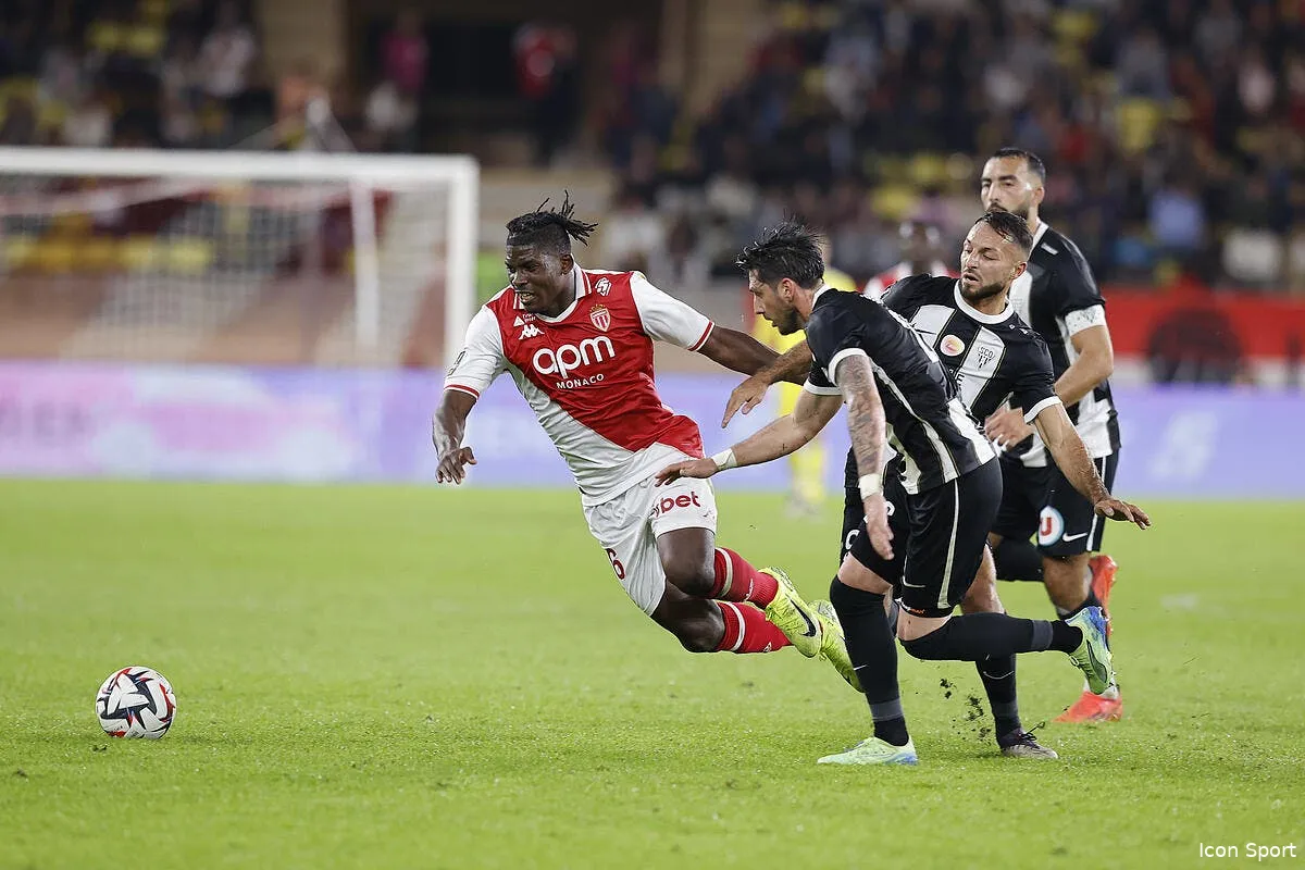 surprise a monaco angers s offre le dauphin du psg iconsport 243344 0328 383330