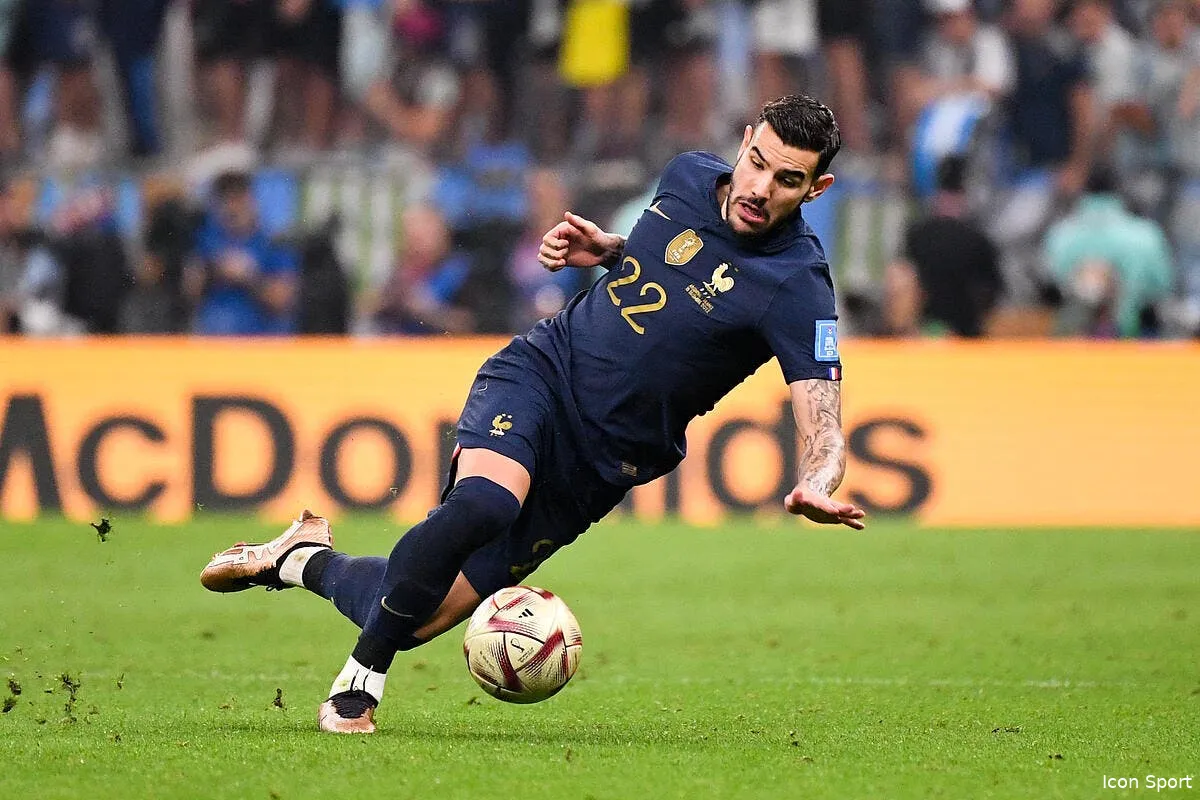 theo hernandez la piste en or massif du psg icon ab1 6143 354815