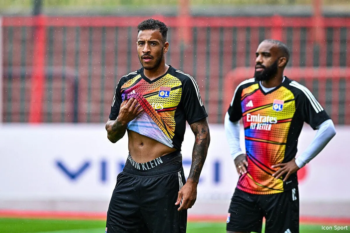tolisso et lacazette sur le depart l ol se prepare icon bap 230723 93 095 368245