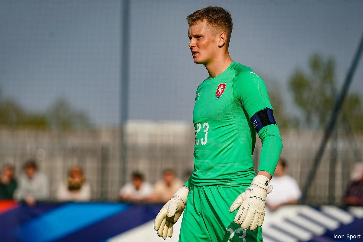 tottenham recrute un gardien a 15 me officiel iconsport 158259 0153 386322