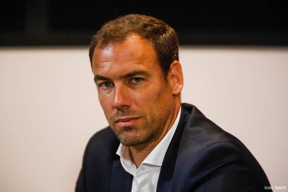 trop de joueurs a l ol il faut des departs icon 25i6473 344731