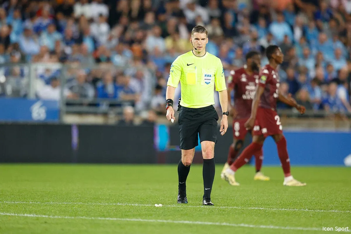 trophees unfp francois letexier elu meilleur arbitre de ligue 1 iconsport 221759 0062 375804