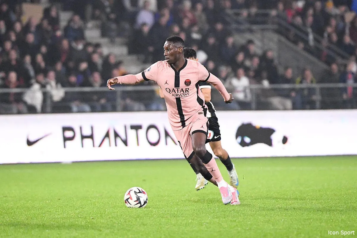 un gros buteur au psg le qatar recoit un ordre iconsport 244839 0060 384202