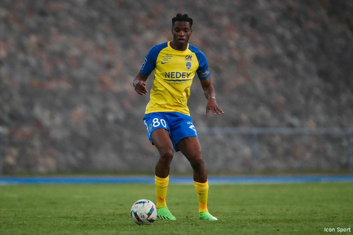 un milieu de ligue 2 pour 4 me l ol tente le coup parfait icon 25i9497 362360