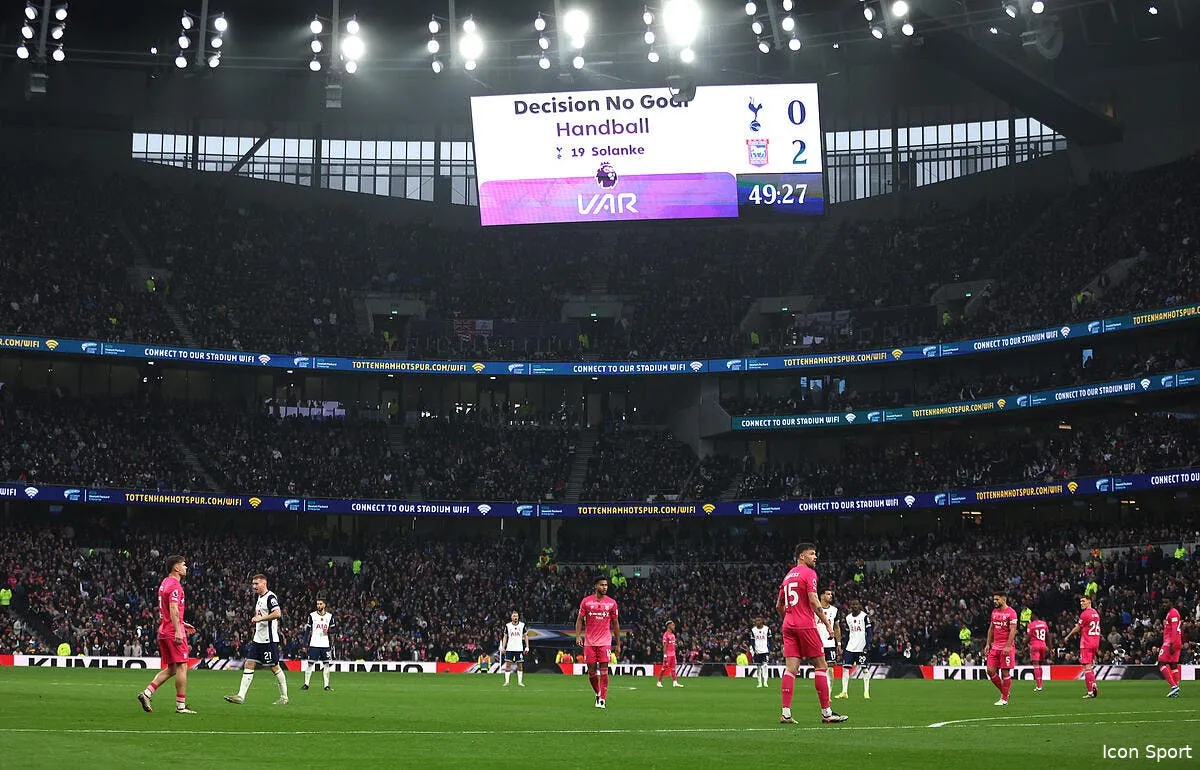 vers une revolution de la var dans le foot mondial iconsport 244165 0055 383889