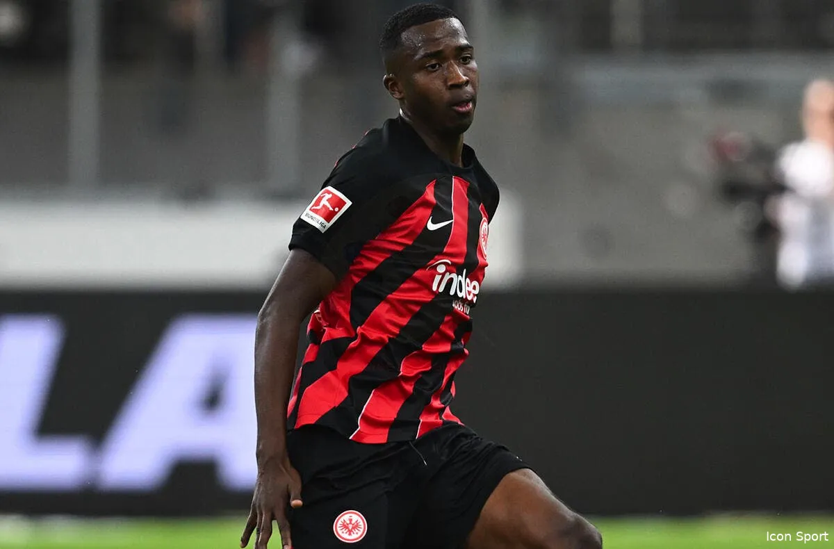 willian pacho a vide son casier direction le psg iconsport 177433 0051 379467