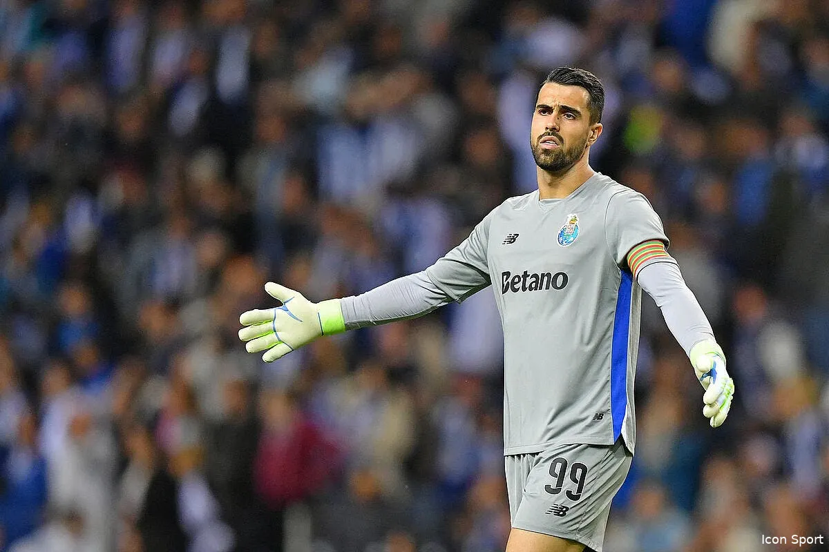 60me pour son futur gardien manchester city signe le cheque iconsport 257017 0017 392411