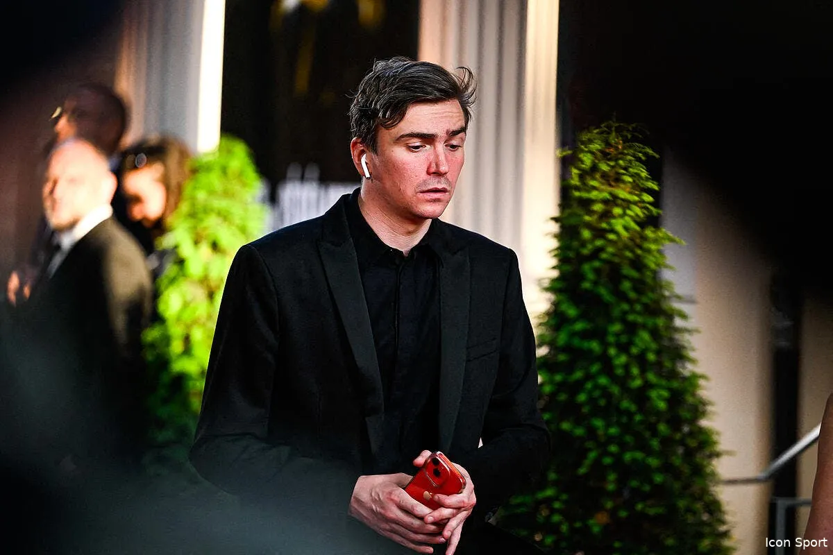 bertrand latour craque pour une consultante vedette iconsport 188078 0002 389160