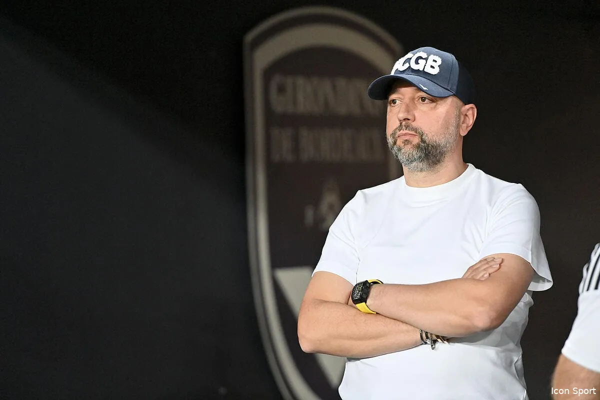 bordeaux des banderoles visant gerard lopez deployees iconsport 175204 0041 1 397706