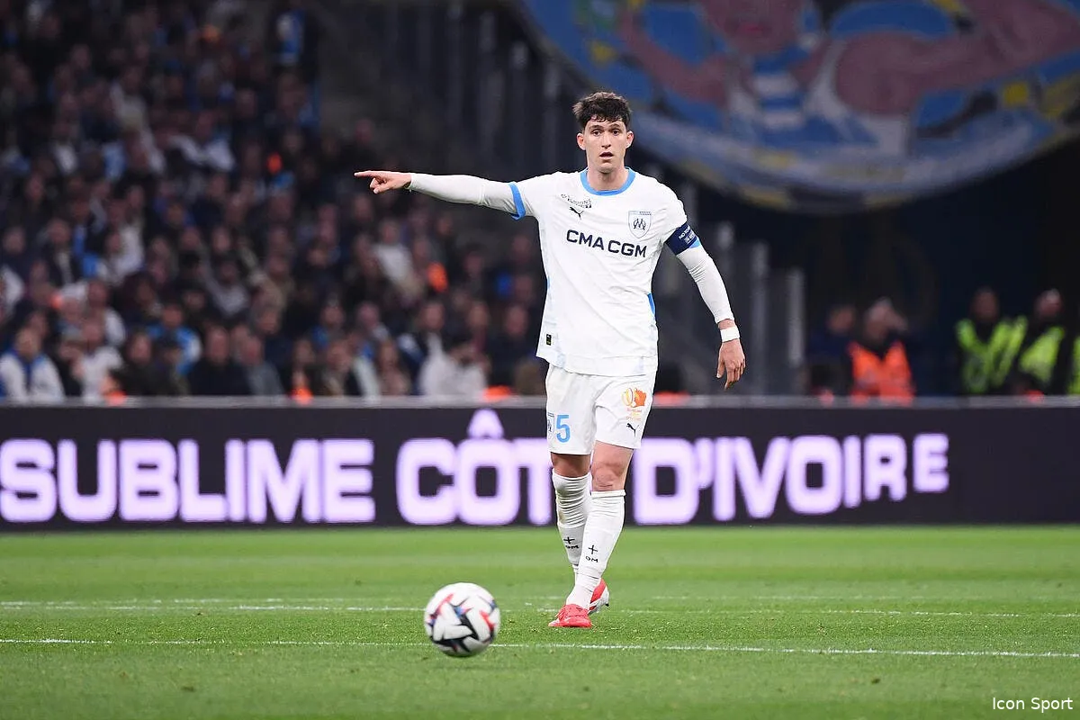 incroyable penurie en defense l om traite d amateur iconsport 254193 0704 390599