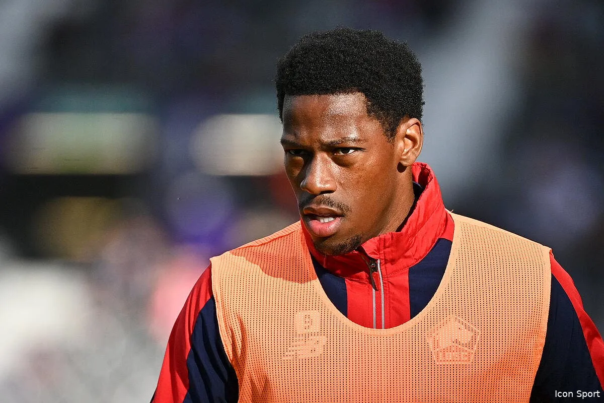 inter jonathan david pousse marcus thuram dehors iconsport 257387 0028 391361