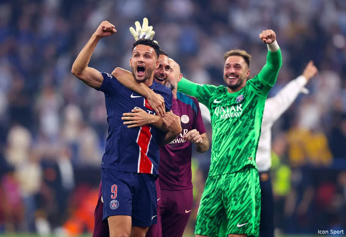 kylian mbappe felicite le psg iconsport 261406 0518 393545