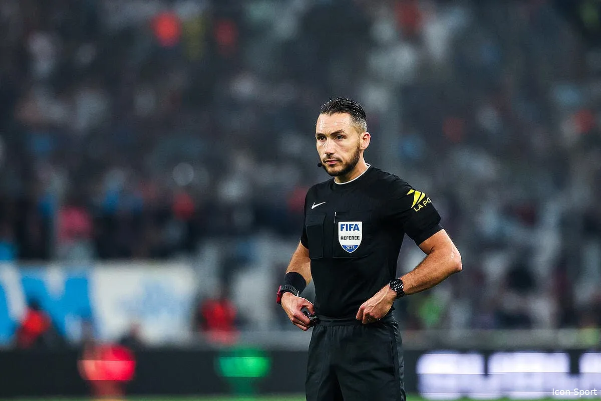 l arbitre de rennes om designe ca rale deja iconsport 260406 0420 397123