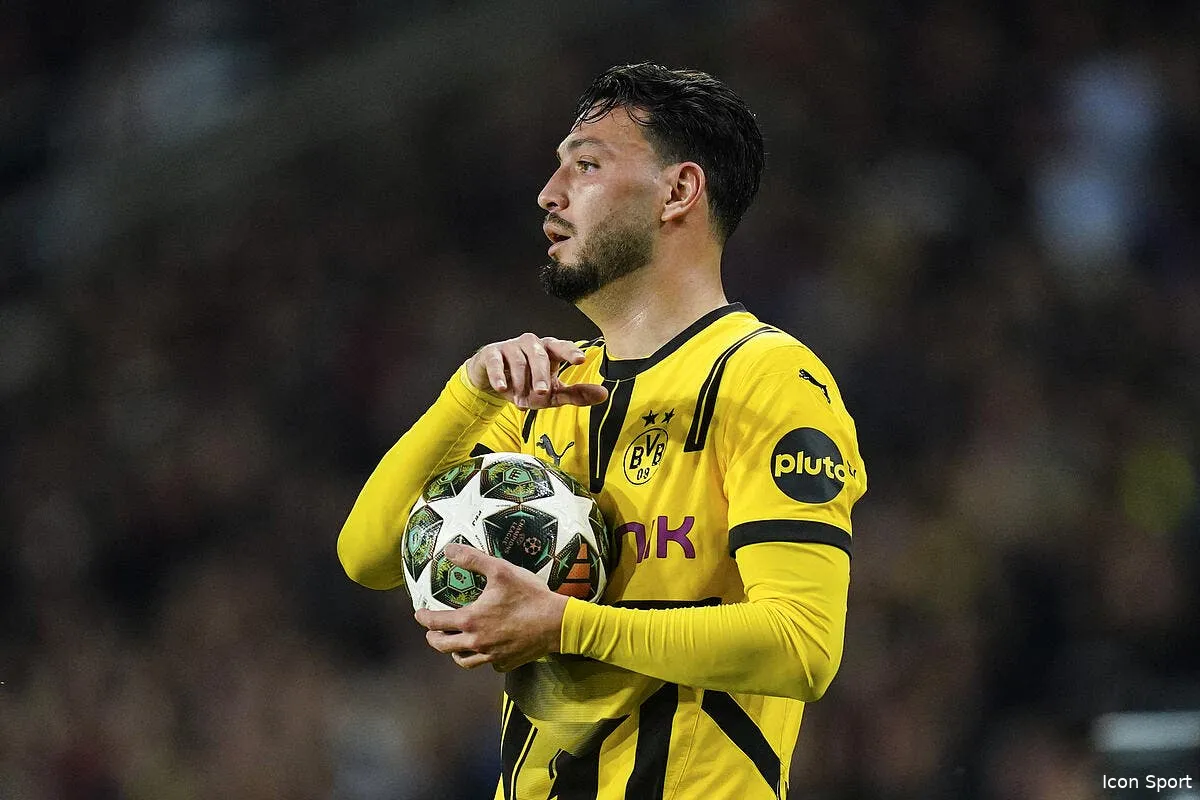 l om s active benatia fonce sur deux defenseurs centraux iconsport 257101 0044 394632