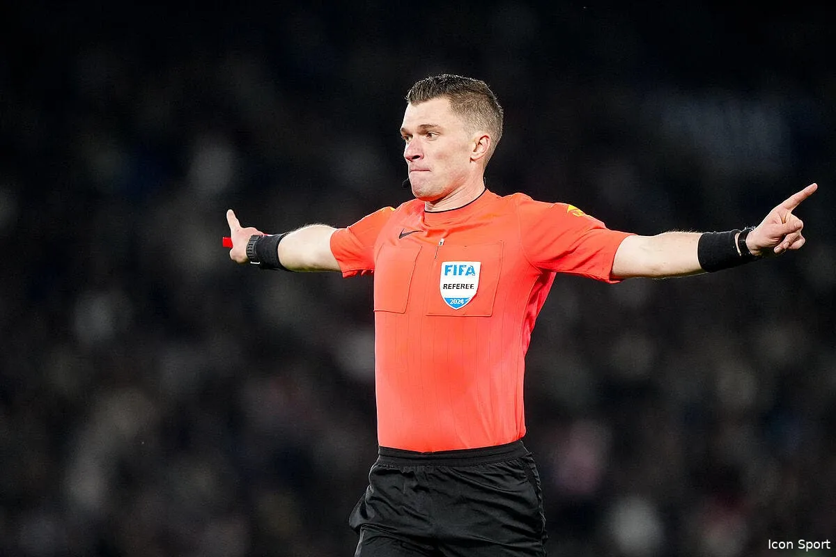 l om s est etouffe en decouvrant l arbitre du match au havre iconsport 258523 0273 392522