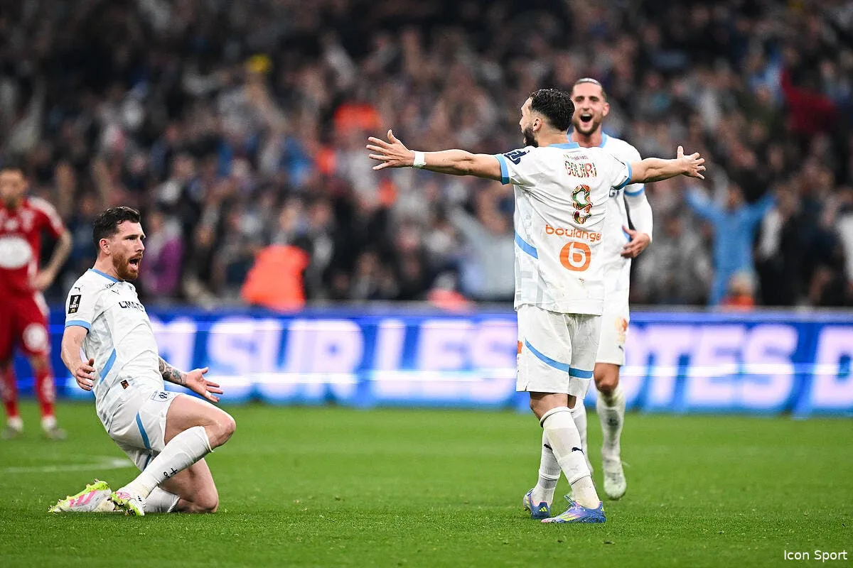 le groupe de l om pour le choc a lille officiel iconsport 258759 0331 392241