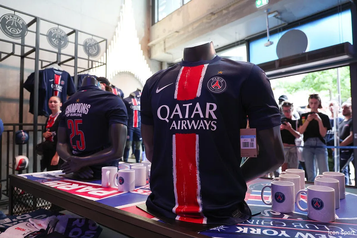 le psg hesite a placer son etoile sur le maillot le plus vendu de l histoire iconsport 261501 0011 393609