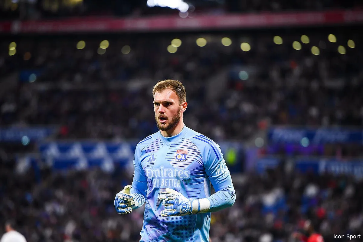 lucas perri quitte l ol le terrible coup de massue iconsport 258634 0219 396182