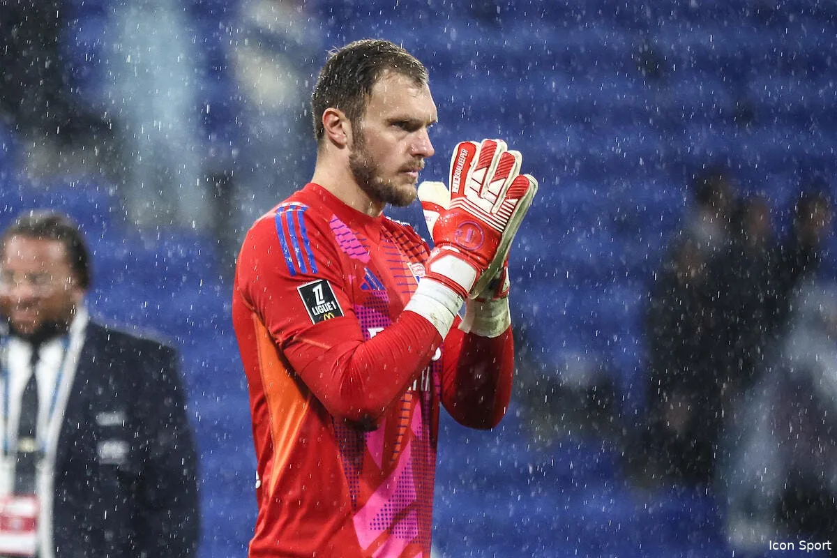 lucas perri vendu grosse surprise pour l ol iconsport 259380 0322 396187