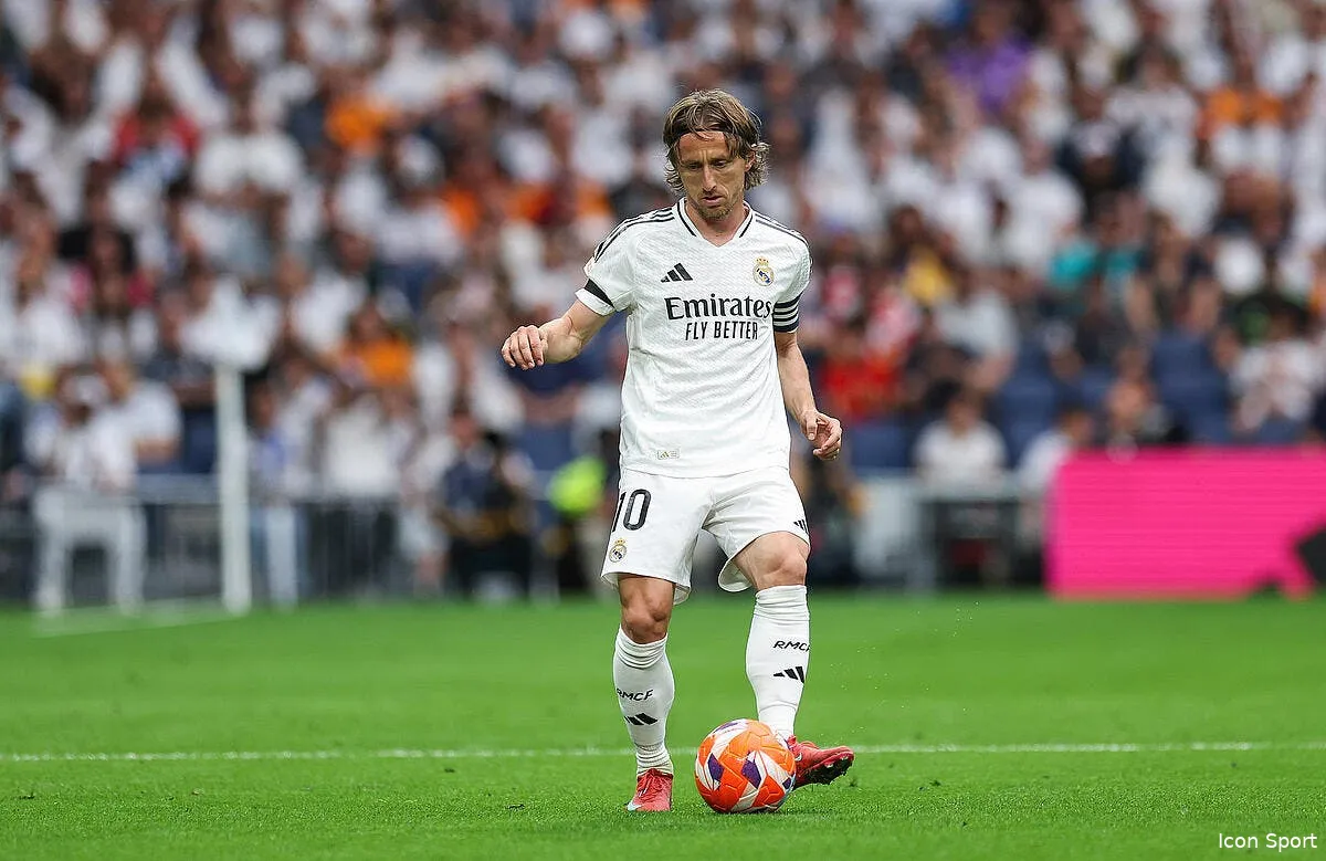 luka modric au milan ac signature mercredi iconsport 260899 0021 393677