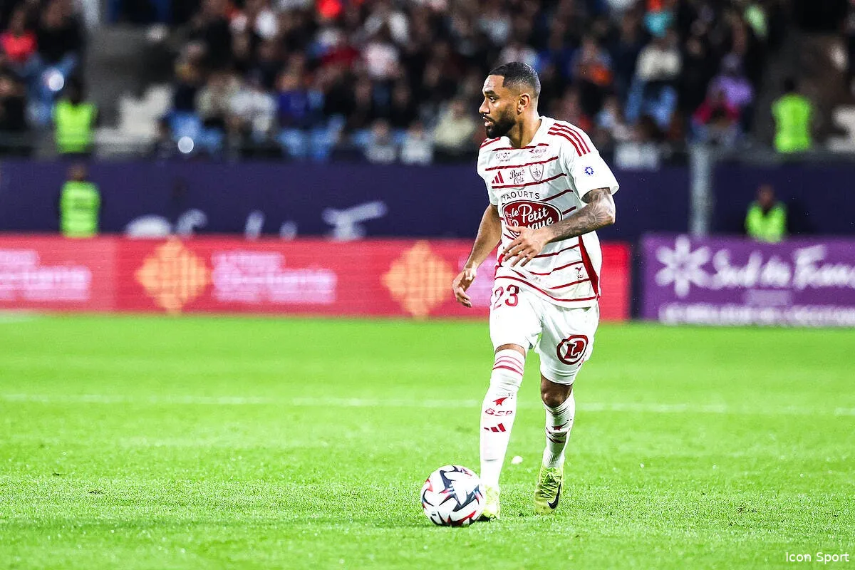 officiel brest se debarrasse d amavi amavi 14 395112