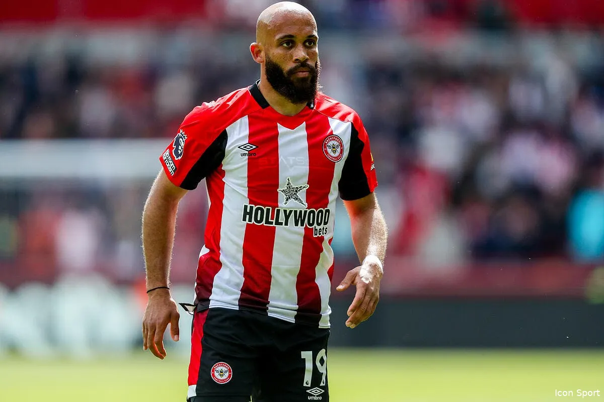 officiel bryan mbeumo signe a manchester united iconsport 259419 0077 396056