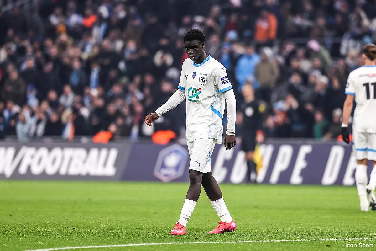 officiel robinio vaz reapparait pour prolonger a l om vaz 391380