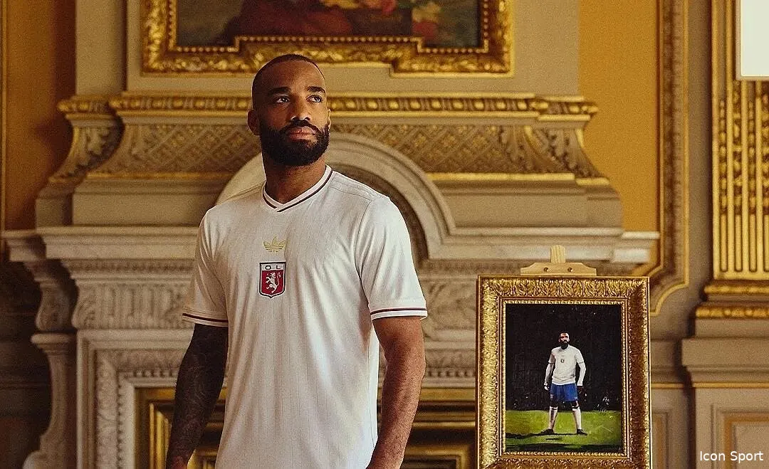 ol file d attente enorme et site casse le maillot des 75 ans fait un carton ol 75 392859