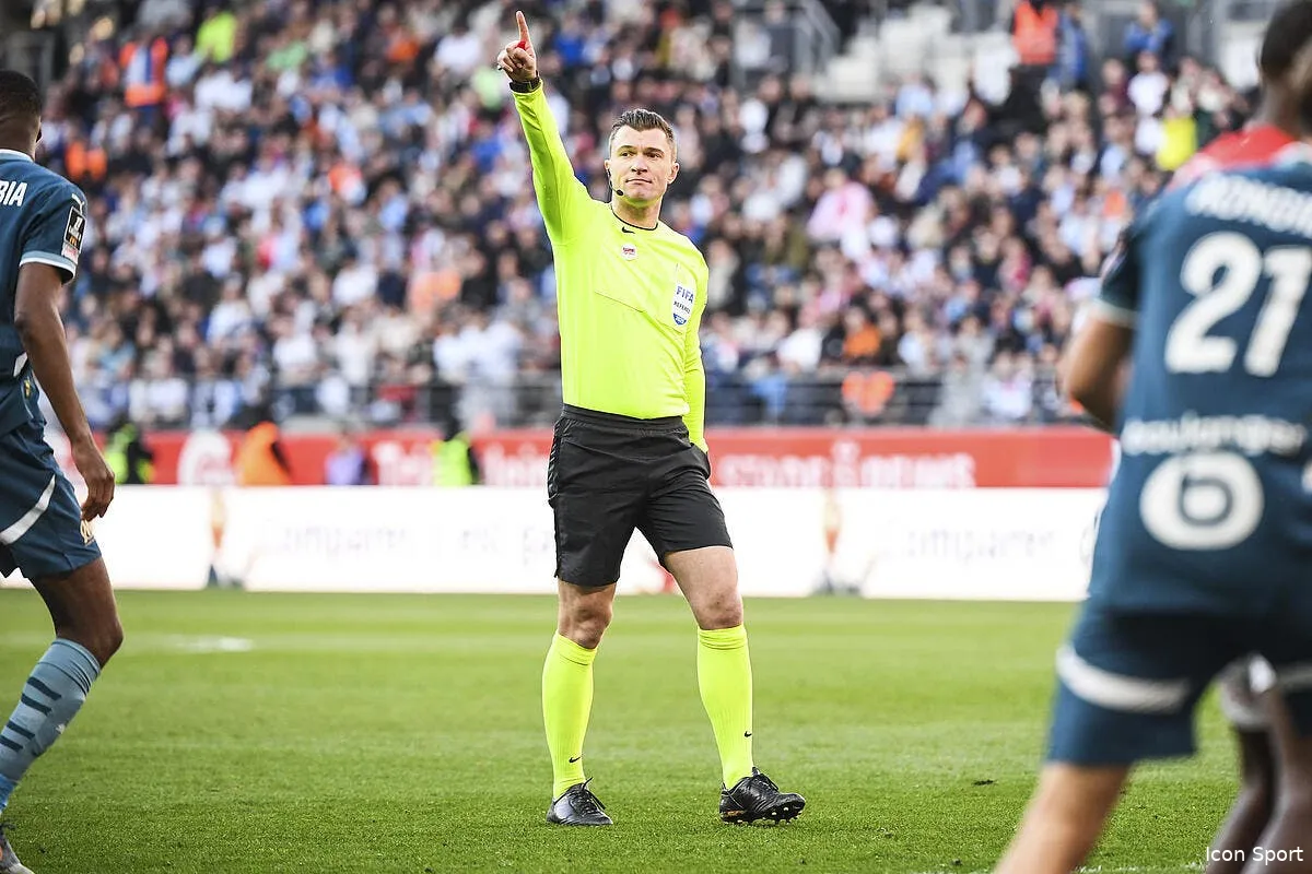 om hac l arbitre est designe c est le chat noir de marseille iconsport 256156 0214 392369