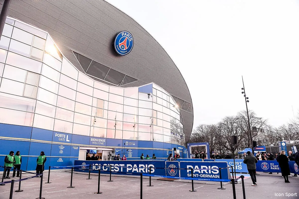parc des princes le psg reporte sa decision en 2026 iconsport 255064 0757 390972