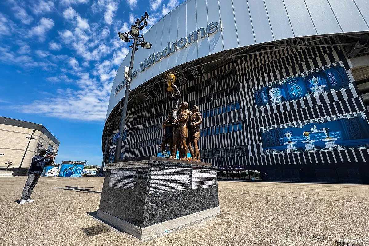 porter un maillot du psg a marseille la prefecture valide iconsport 260406 0326 393359