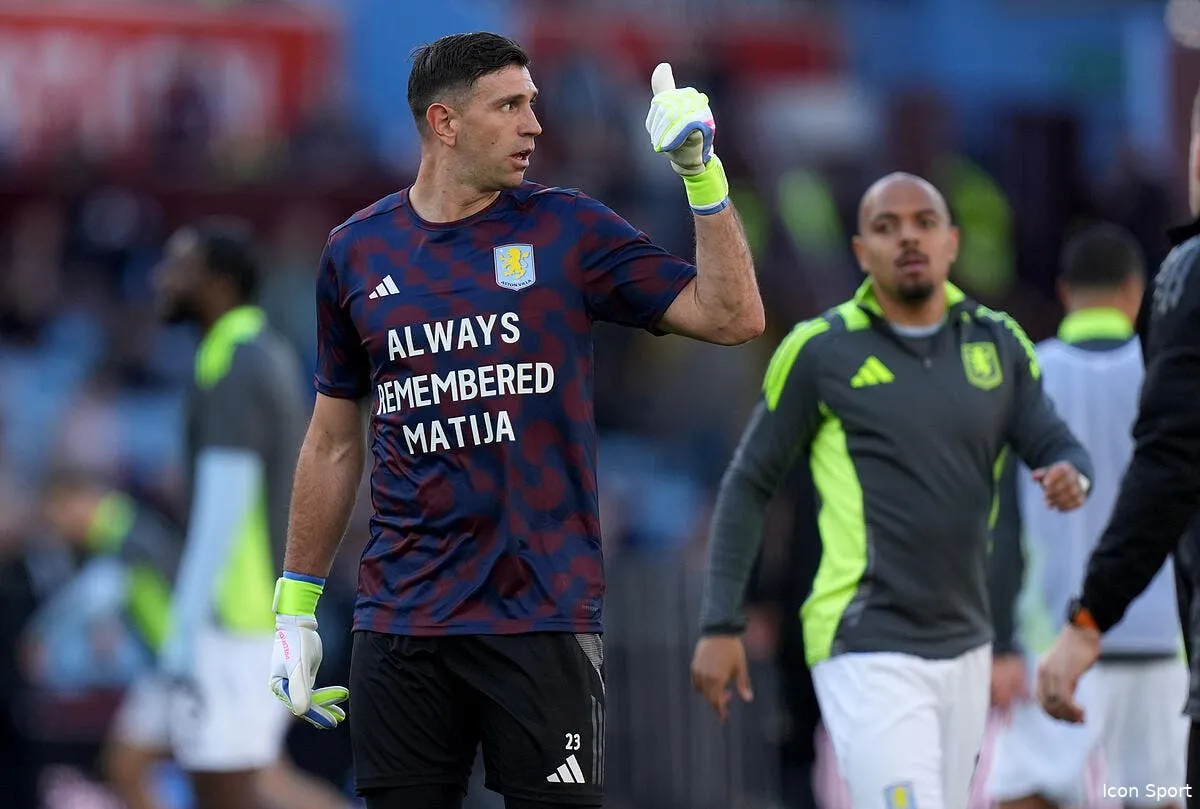 psg accueil muscle pour emiliano martinez au parc des princes iconsport 256747 0022 391039