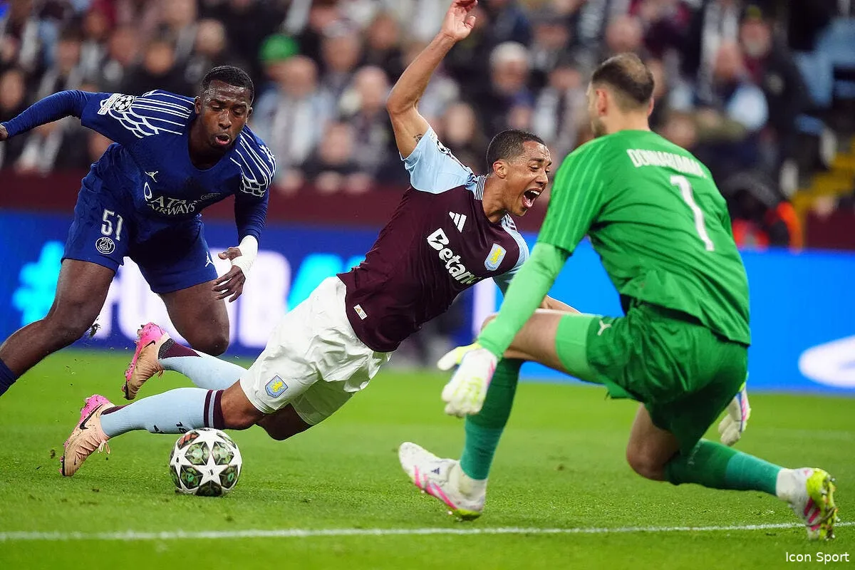 psg les supporters a genoux devant pacho apres son sauvetage iconsport 257771 0072 391342