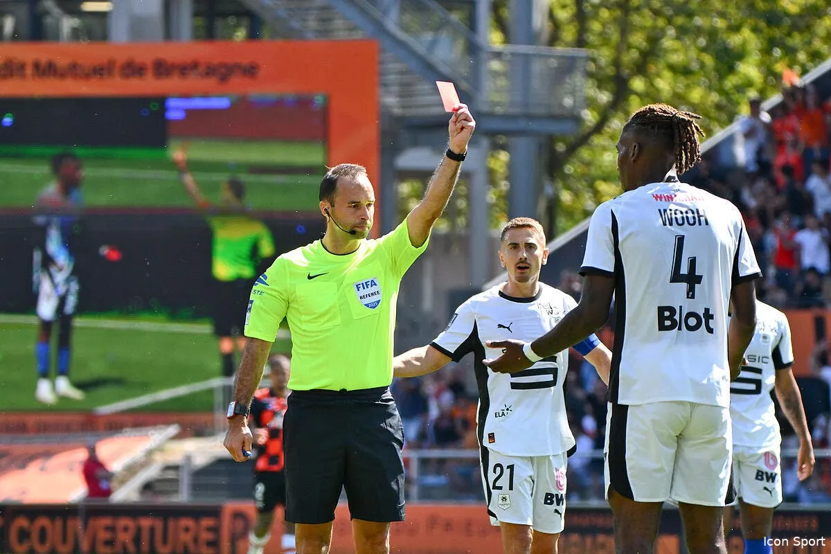 rennes il prend un carton rouge et finit a l hopital iconsport 267650 0100 397765