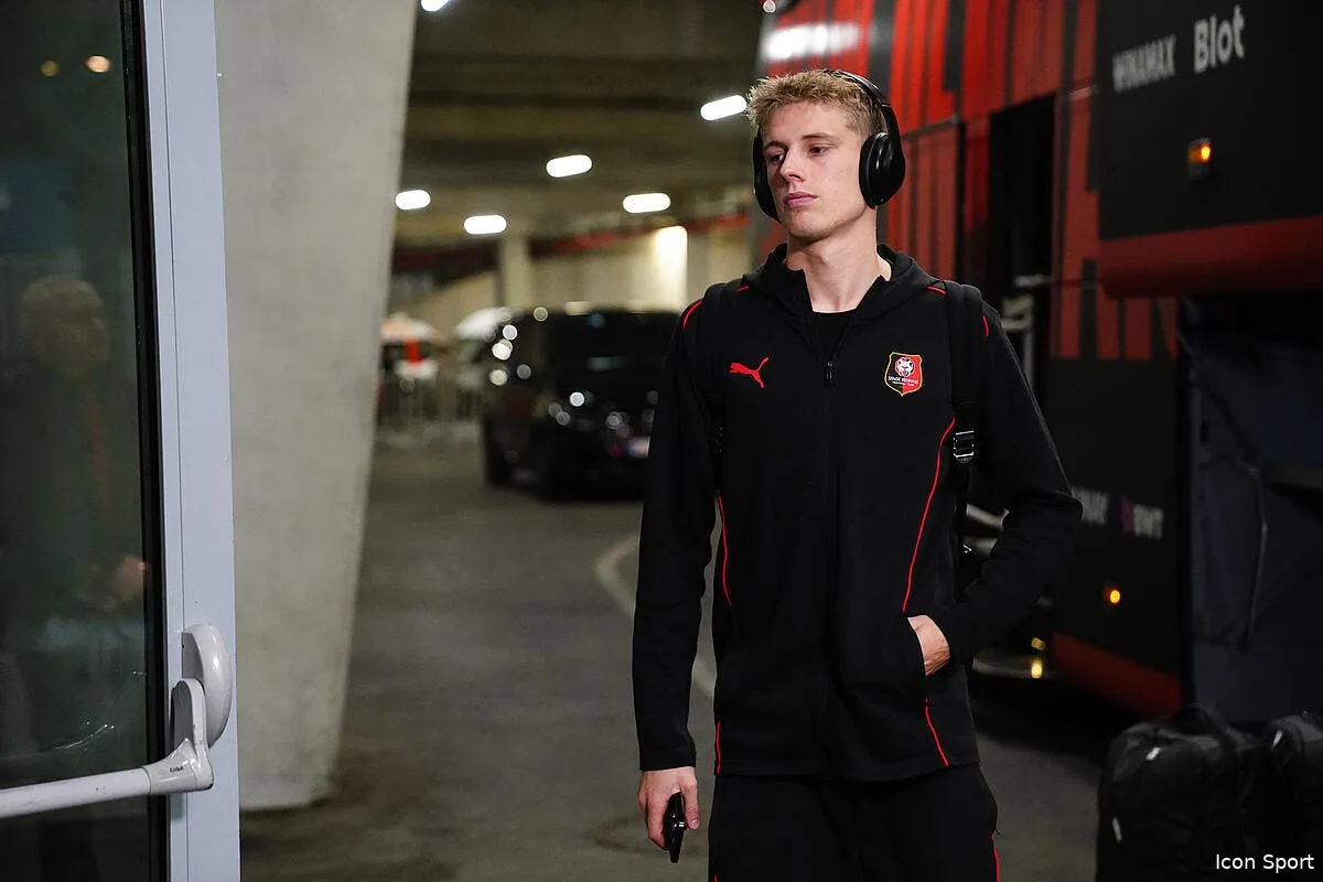 rennes officialise le pret de gronbaek au genoa iconsport 248430 0007 394665