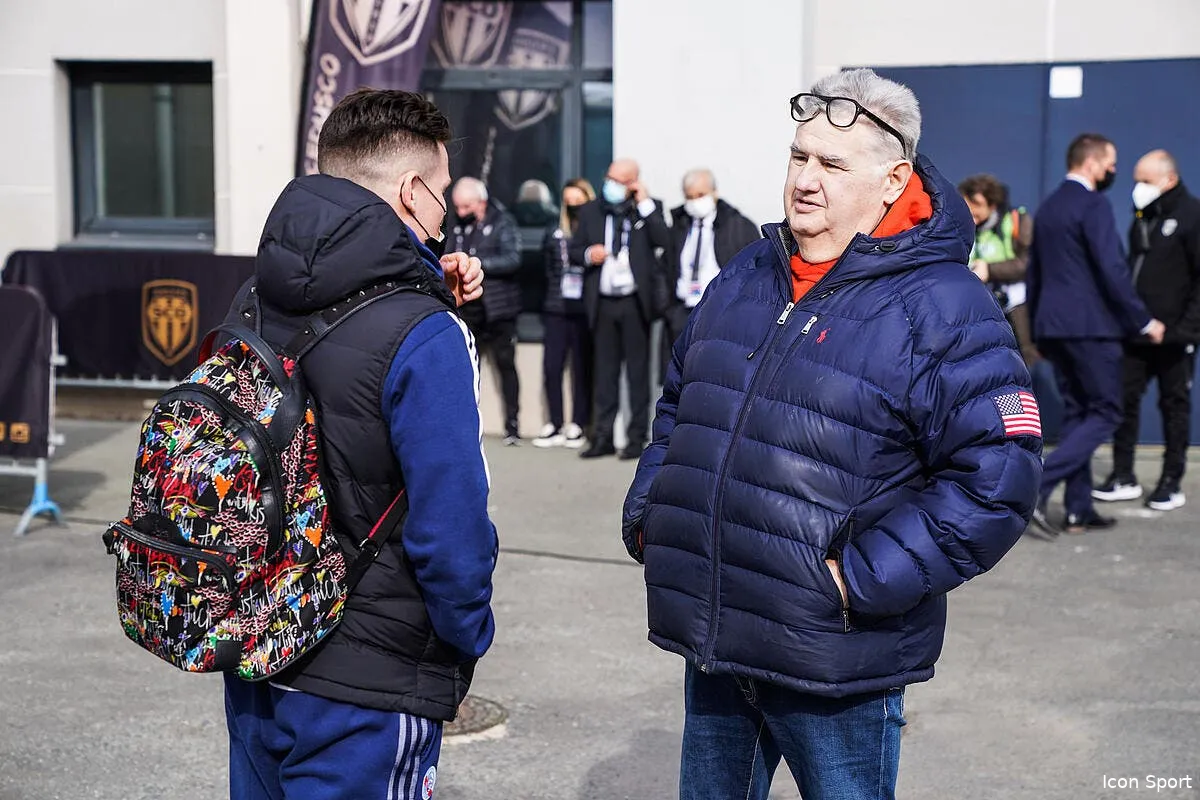 si vous etes supporter du psg et de gauche pierre menes a un conseil iconsport 156362 0215 398344